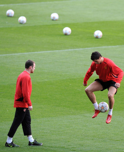 尼斯迎欧冠关键赛，冲刺阶段远射贴柱，态度坚定，训练强度明显提升(aswellas中文翻译)