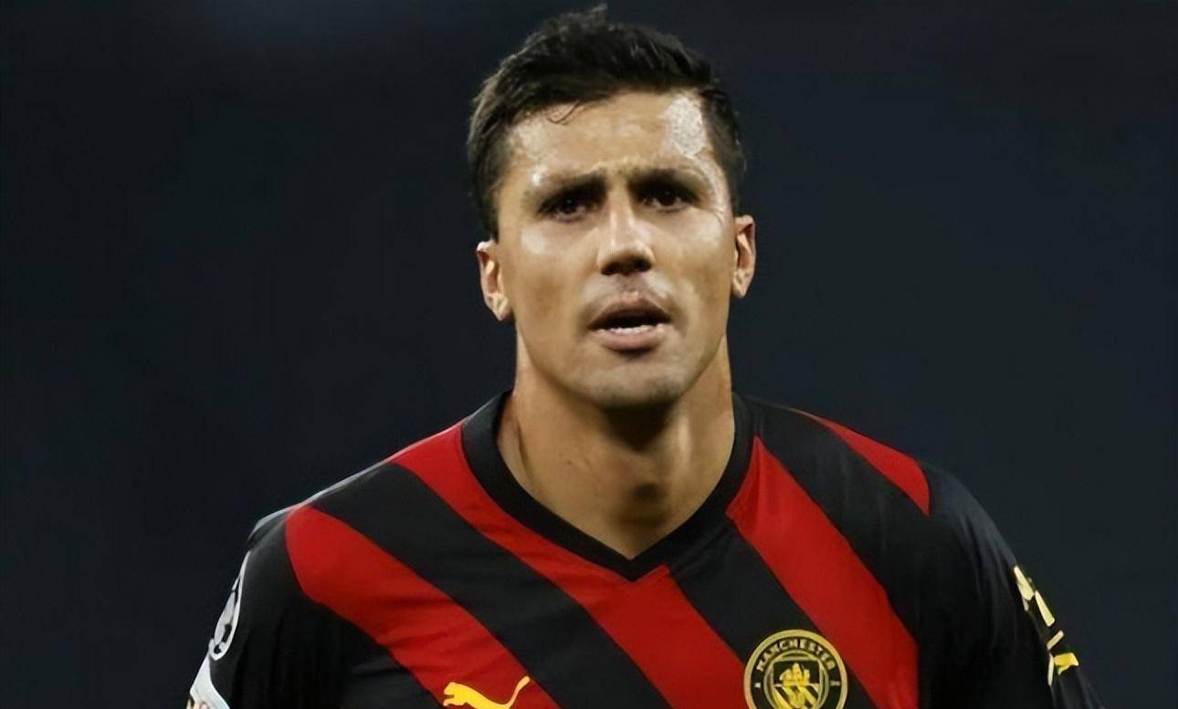 冲刺阶段突围战来临，埃因霍温围绕法甲复出首秀，质疑声仍在，轮换策略成焦点的简单介绍