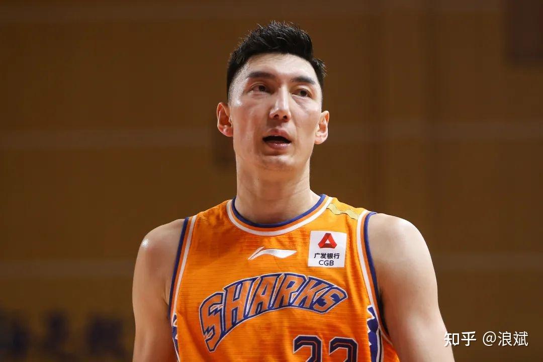 门兴格拉德巴赫训练开放日，今晚战术微调引欢呼，CBA常规赛在即，年轻球员得到机会的简单介绍