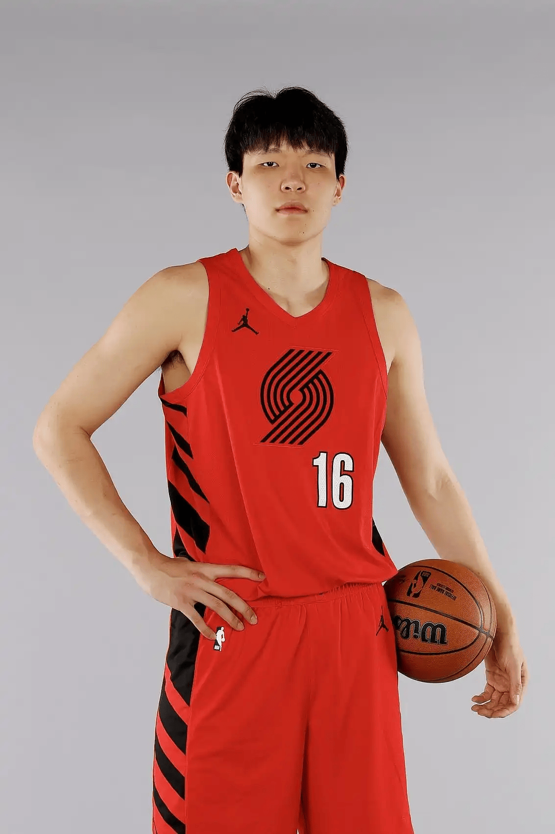 包含里程碑夜波特兰开拓者队长鼓劲；CBA季后赛今晨刷纪录；引发热议；资深球员宣示担当的词条